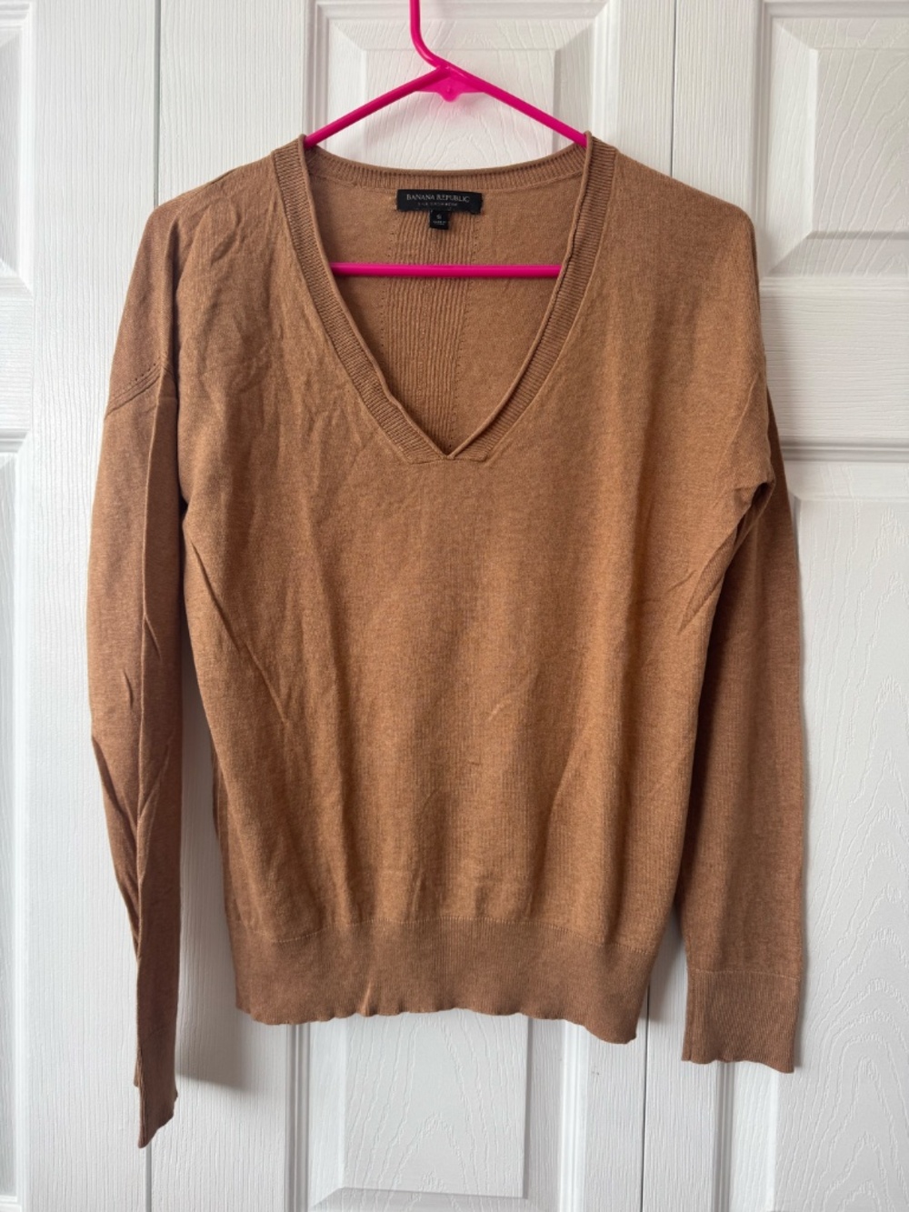 Banana Republic Silk Cashmere V-Neck Sweater Small Camel Tan/Brown